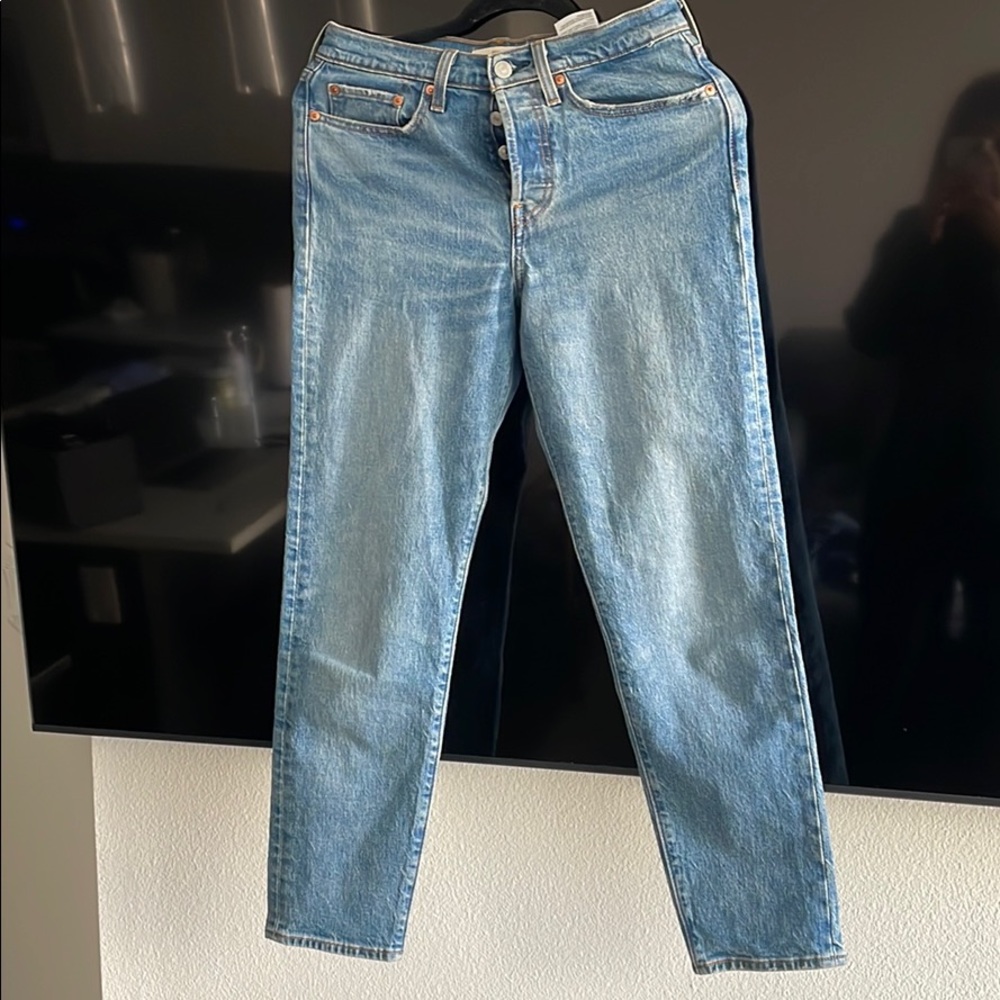 Levi’s from aritzia size 27 Wedgie